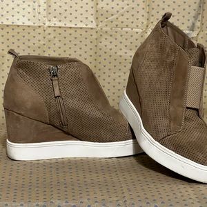 Mia Wedged Tennis Shoe